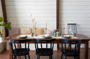 Read more about the article The Allure of Rustic Round Dining Tables
