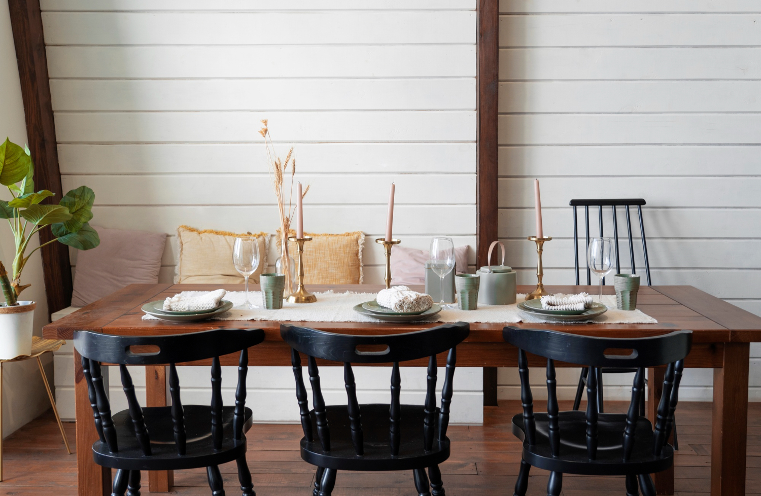 Read more about the article The Allure of Rustic Round Dining Tables