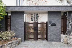 Read more about the article The Timeless Elegance and Practicality of Wooden Driveway Gate