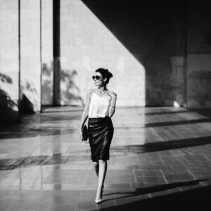 Read more about the article Embracing Elegance: Navigating the world of minimalist monochrome fashion